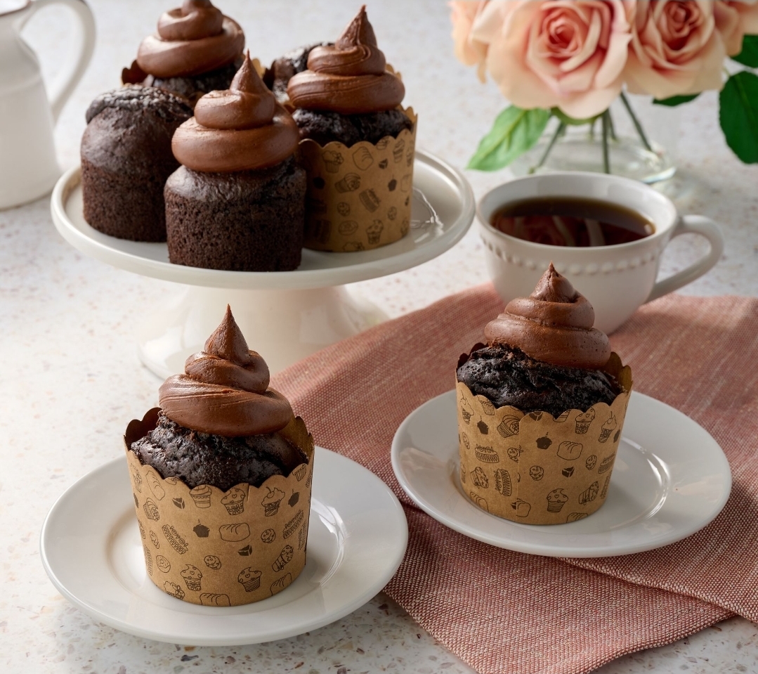 (AS SEEN ON QVC) Aunt Chelle's Chocolate Cupcakes with Chocolate Buttercream Frosting 12 pack