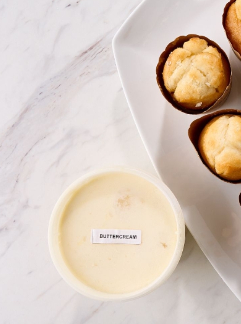 (AS SEEN ON QVC) Aunt Chelle's Vanilla Cupcakes with Vanilla Buttercream Frosting 12 Pack - Image 3