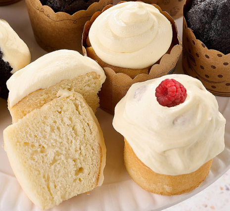 (AS SEEN ON QVC) Aunt Chelle's Vanilla Cupcakes with Vanilla Buttercream Frosting 12 Pack - Image 4