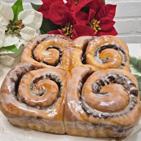 Gift Pack of Cinnamon Rolls withTraditional Glaze Frosting (4-Ct)