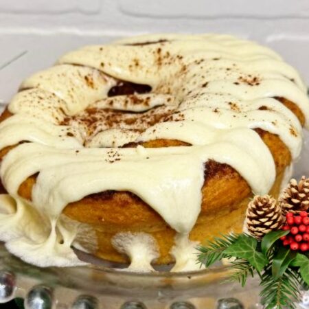 Holiday Eggnog Cinnamon Rolls