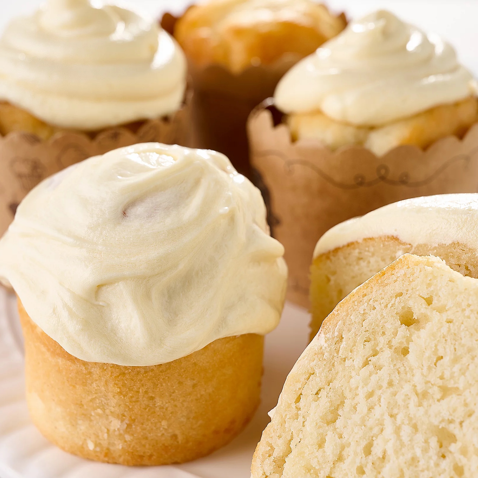 (AS SEEN ON QVC) Aunt Chelle's Vanilla Cupcakes with Vanilla Buttercream Frosting 12 Pack